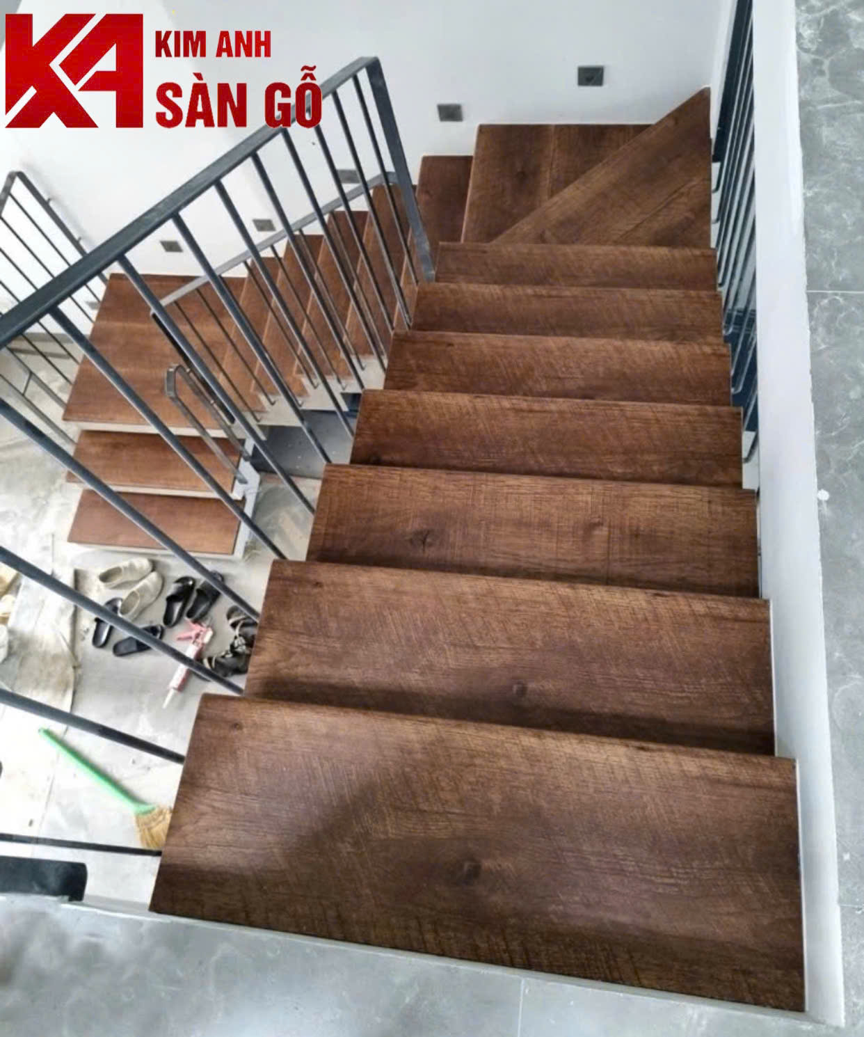 Mặt Đứng Cầu Thang Nhựa Giả Gỗ NCWood 8242